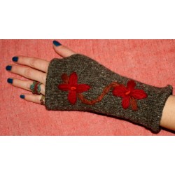 Woolen Gloves with Insulation from Nepal