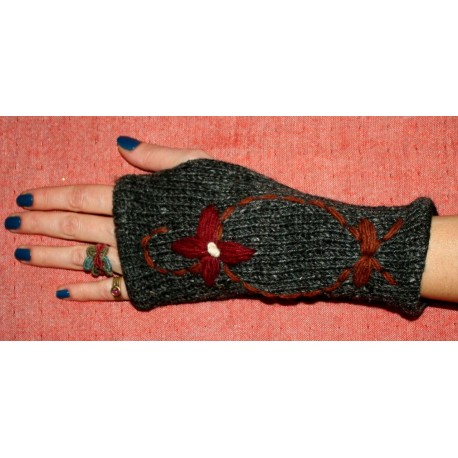 Woolen Gloves with Insulation from Nepal