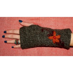 Woolen Gloves with Insulation from Nepal