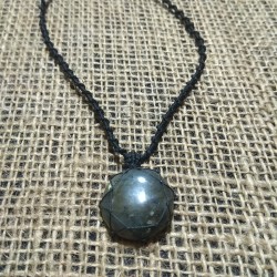 Labradorite makrame pendant