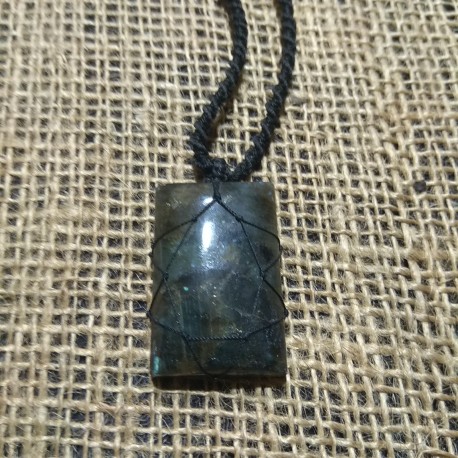 Labradorite makrame pendant