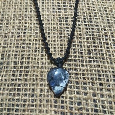 Sodalite makrame pendant