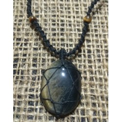 Tiger Eye makrame pendant