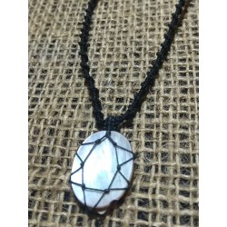 Mother of Pearl makrame pendant