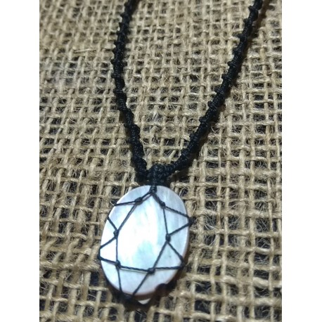 Mother of Pearl makrame pendant
