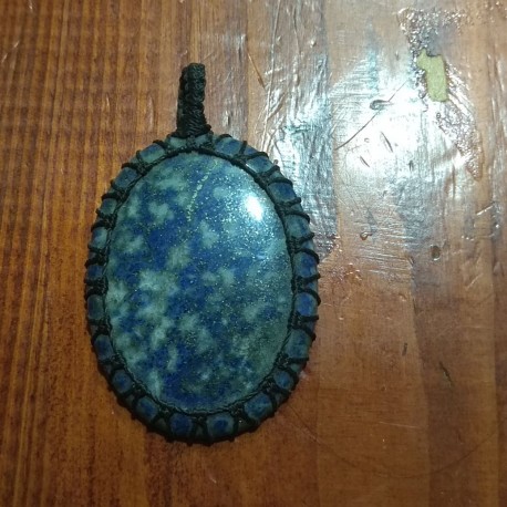 Lapis Lazuli makrame pendant