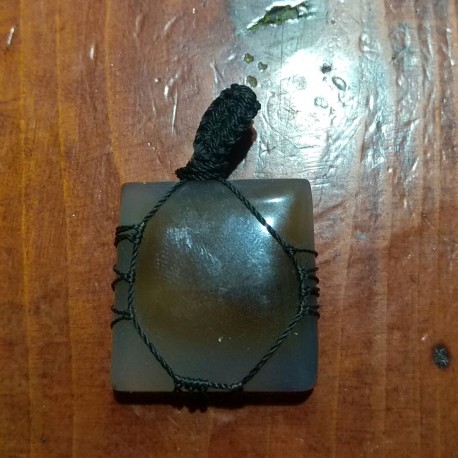 Agate makrame pendant