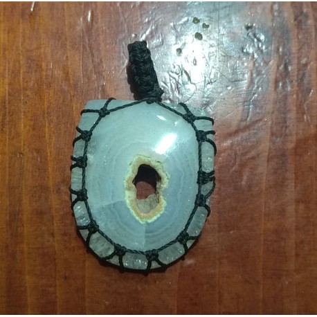 Agate makrame pendant