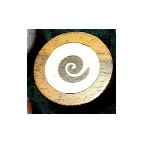 Wooden rings with shell